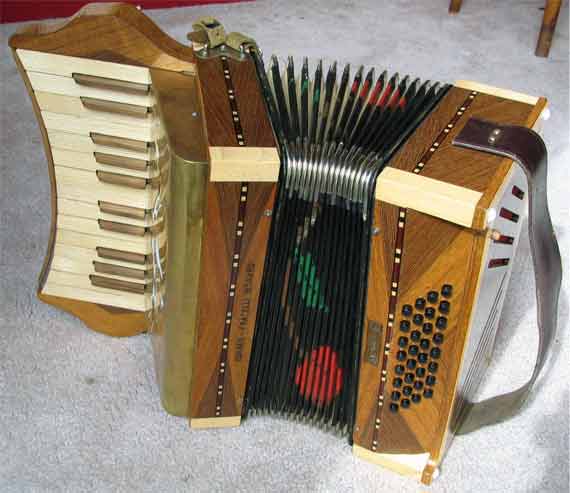 Notre première création, sur la base d'un Hohner Student IV